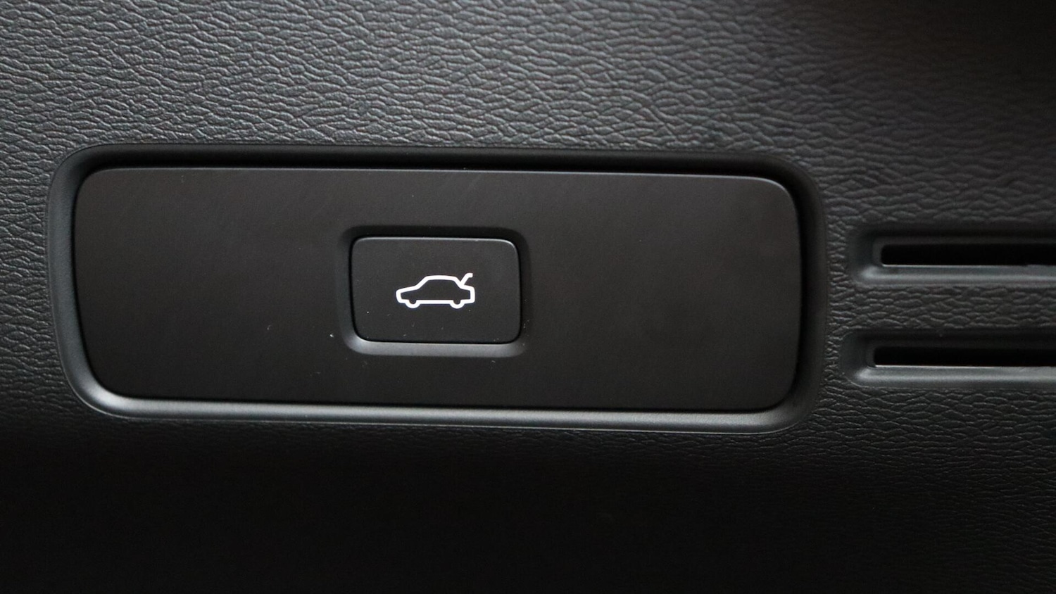 Used Volvo XC40 2025 for sale - 76109720: Photo 45