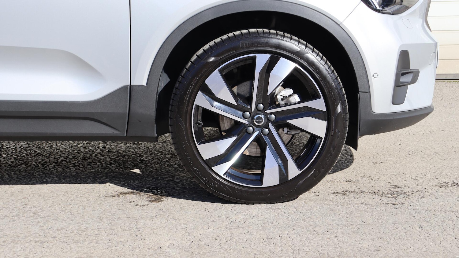 Used Volvo XC40 2025 for sale - 76109720: Photo 9