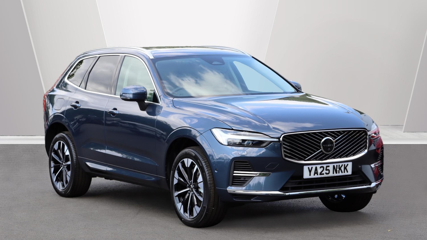 Used Volvo XC60 2025 for sale - 76061016: Photo 1
