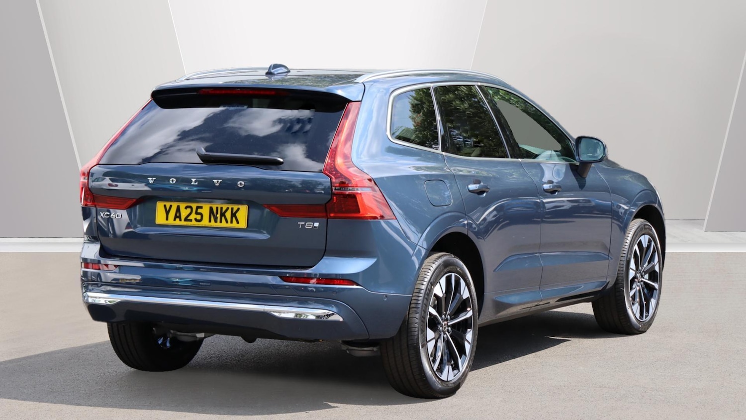 Used Volvo XC60 2025 for sale - 76061016: Photo 2