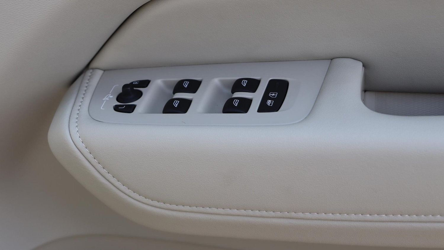 Used Volvo XC60 2025 for sale - 76061016: Photo 24