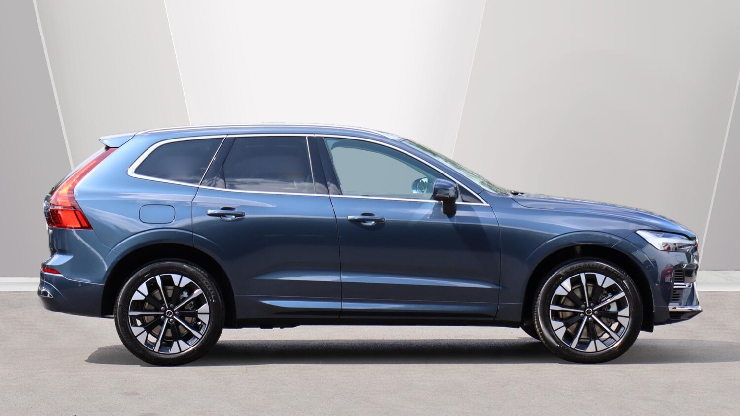 Used Volvo XC60 2025 for sale - 76061016: Photo 3