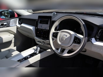Used Volvo XC60 2025 for sale - 76061016: Photo 4
