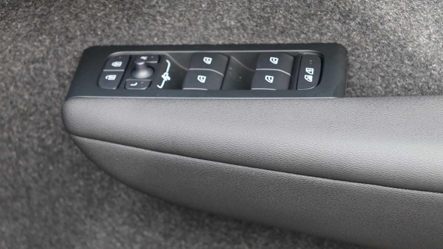 Used Volvo XC40 2025 for sale - 76072611: Photo 24