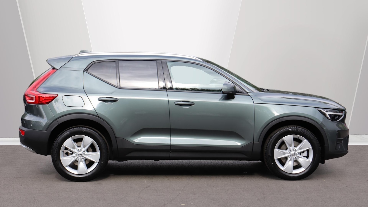 Used Volvo XC40 2025 for sale - 76072611: Photo 3