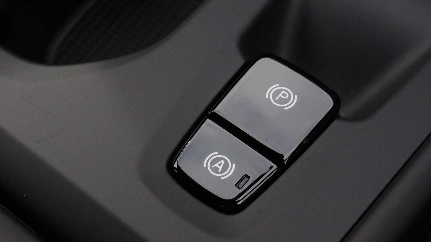 Used Volvo XC40 2025 for sale - 76072611: Photo 41