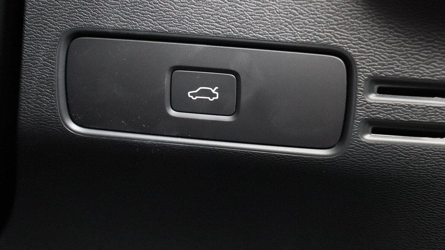 Used Volvo XC40 2025 for sale - 76072611: Photo 42