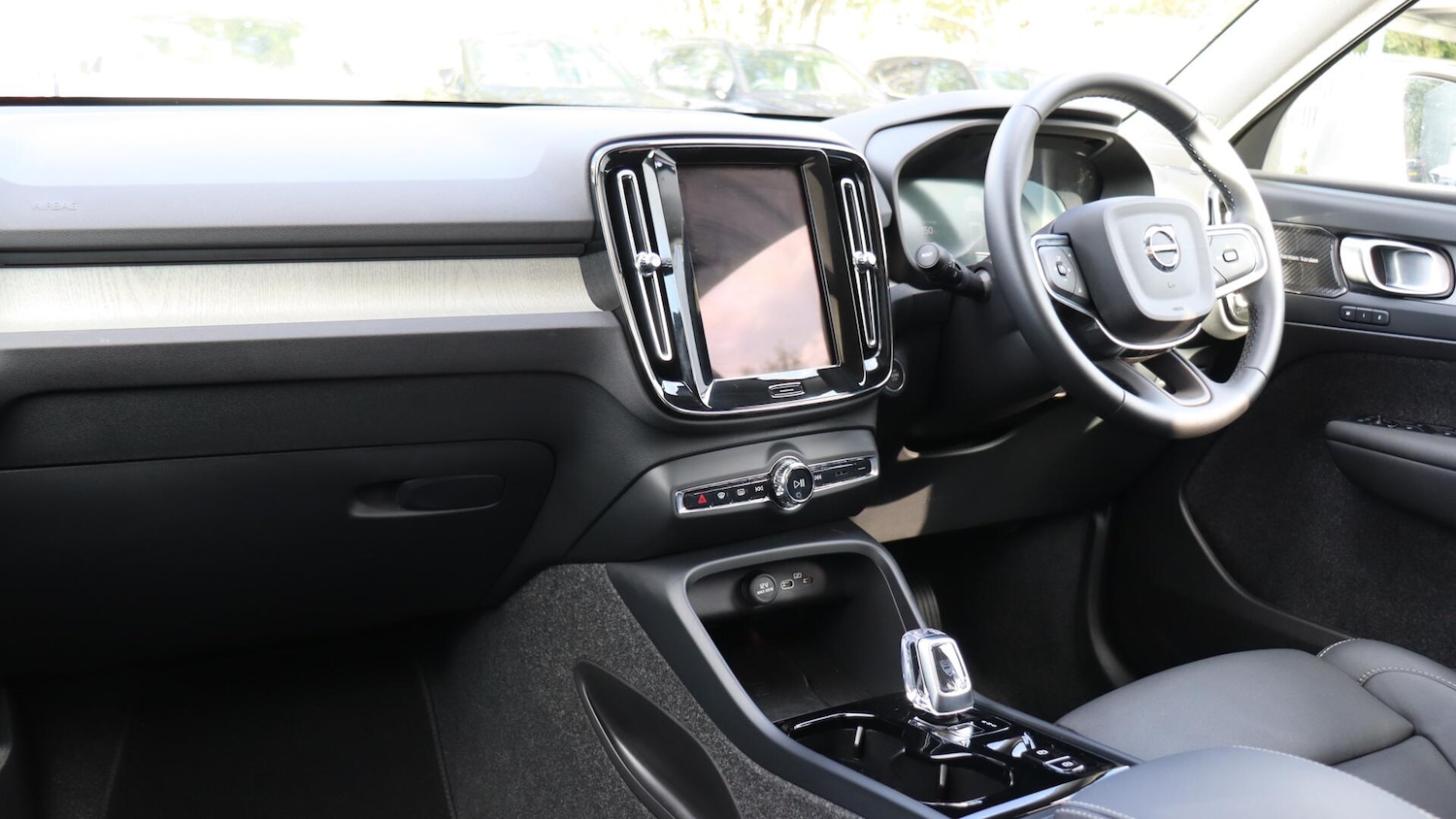 Used Volvo XC40 2025 for sale - 76122896: Photo 14