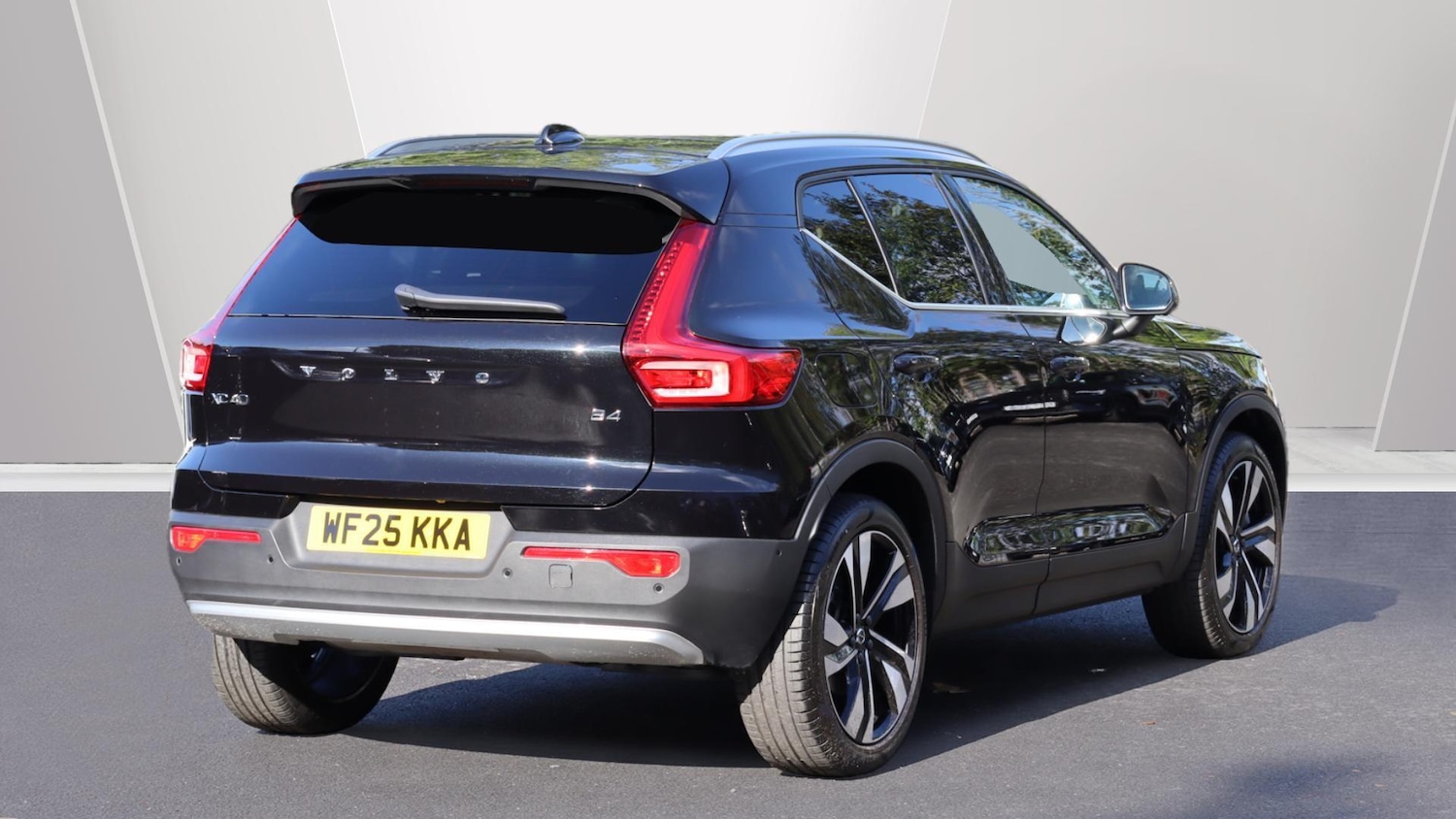Used Volvo XC40 2025 for sale - 76122896: Photo 2