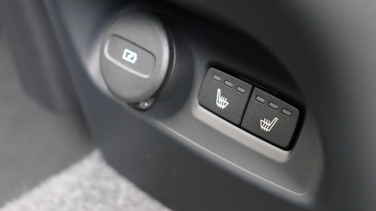 Used Volvo XC40 2025 for sale - 76122896: Photo 41