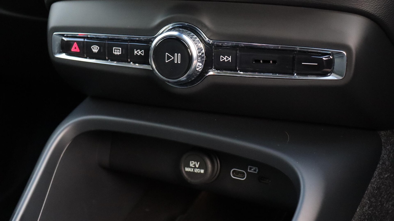 Used Volvo XC40 2025 for sale - 76122896: Photo 43