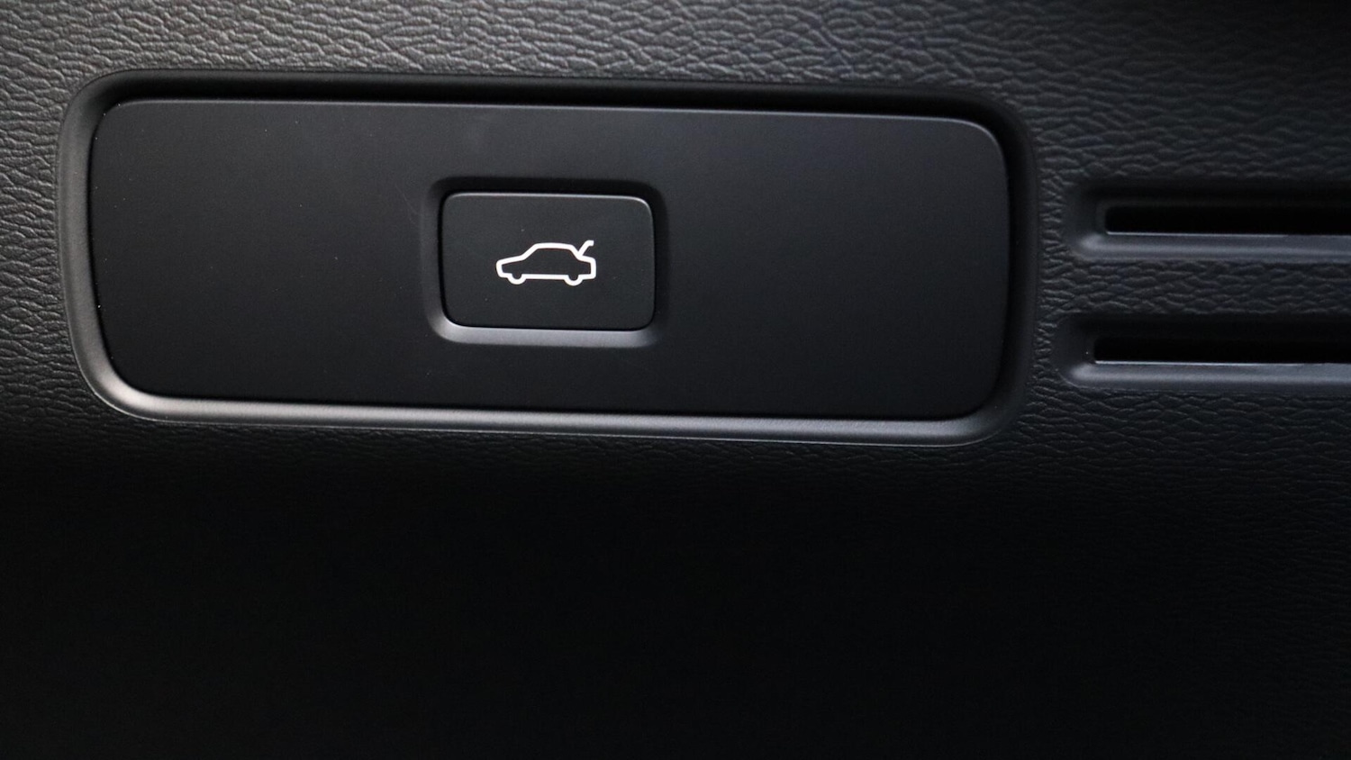 Used Volvo XC40 2025 for sale - 76122896: Photo 44