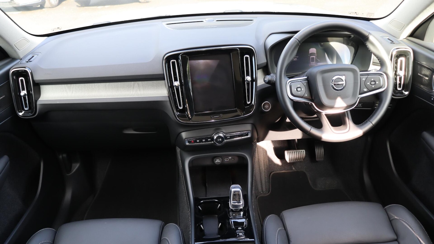 Used Volvo XC40 2025 for sale - 76122896: Photo 5