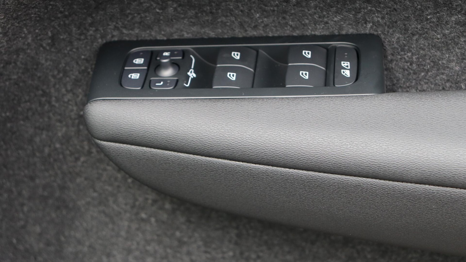 Used Volvo XC40 2025 for sale - 76013811: Photo 24