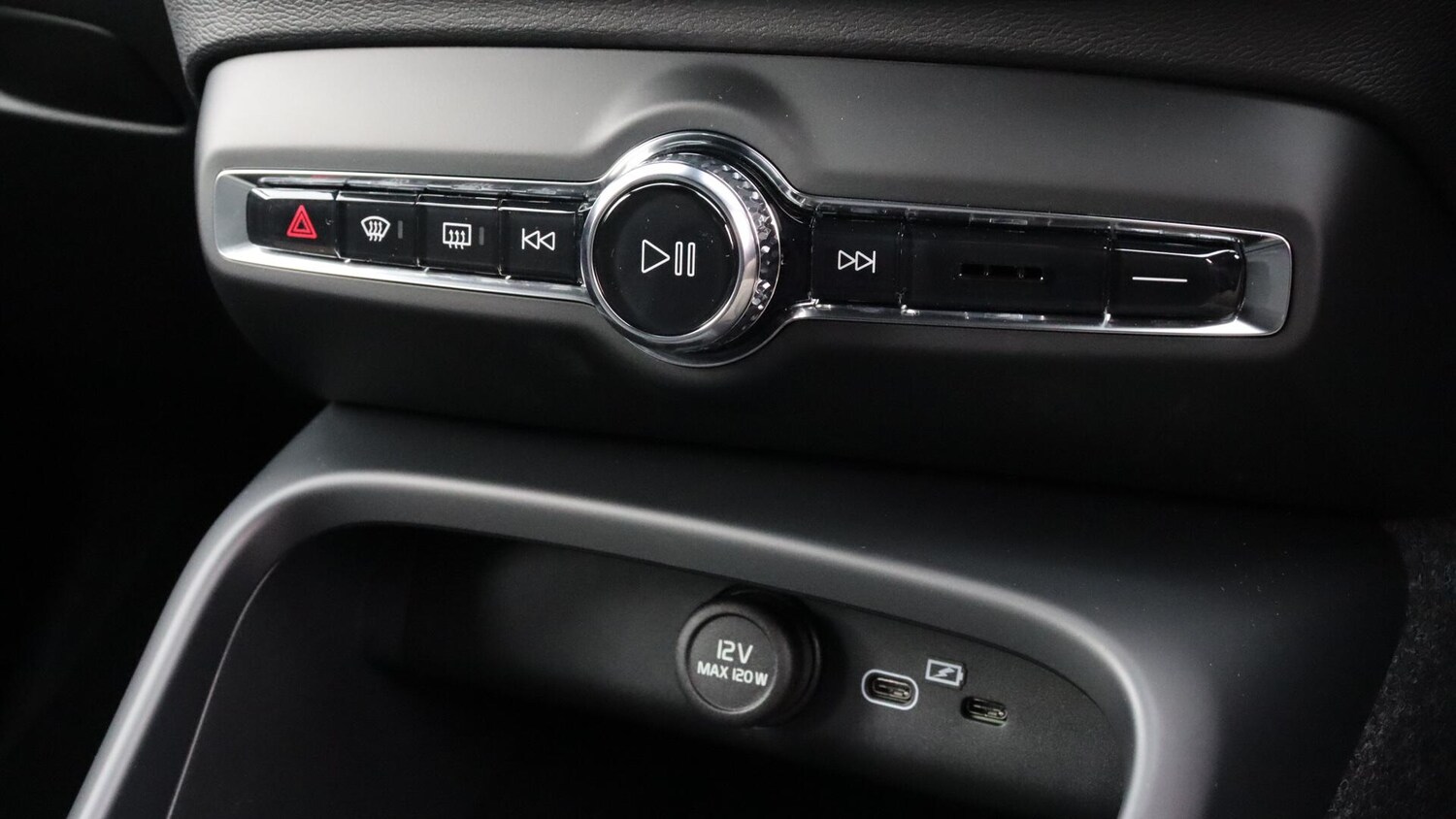 Used Volvo XC40 2025 for sale - 76013811: Photo 39