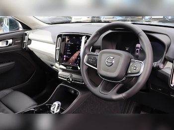 Used Volvo XC40 2025 for sale - 76251237: Photo 4