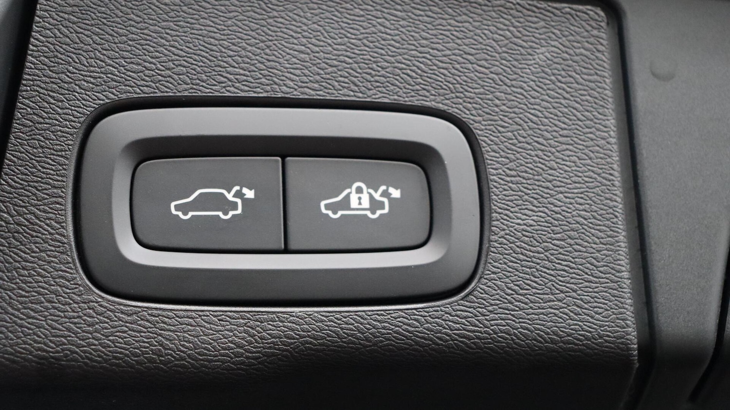 Used Volvo XC60 2025 for sale - 76349348: Photo 35