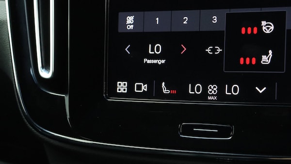 Used Volvo XC40 2025 for sale - 76201220: Photo 41