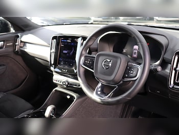 Used Volvo XC40 2025 for sale - 76201220: Photo 4