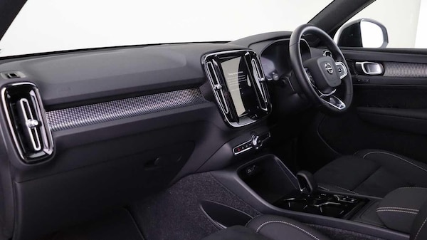 Used Volvo XC40 2025 for sale - 76227318: Photo 17
