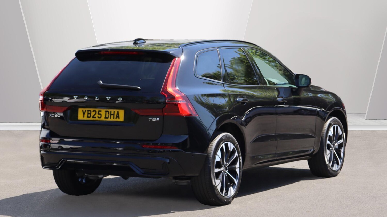 Used Volvo XC60 2025 for sale - 76013777: Photo 2