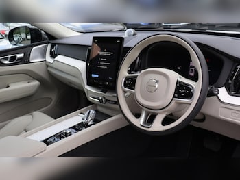 Used Volvo XC60 2025 for sale - 76013777: Photo 4