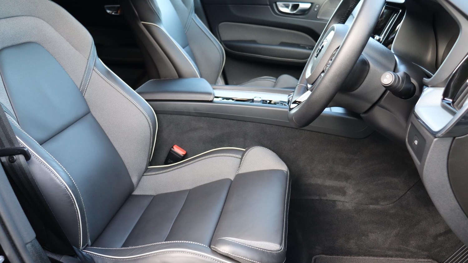 Used Volvo XC60 2025 for sale - 76327371: Photo 10