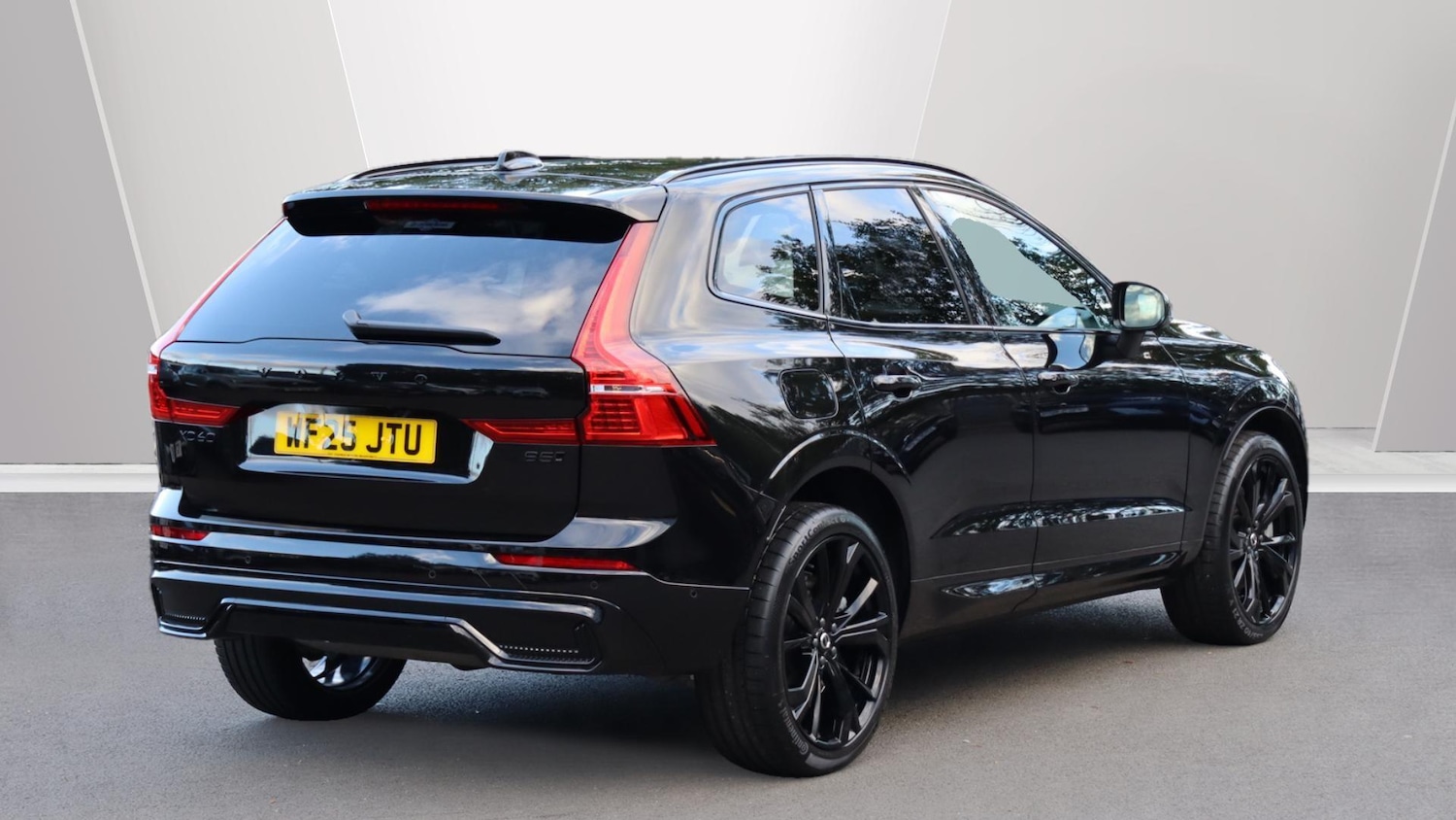 Used Volvo XC60 2025 for sale - 76327371: Photo 2