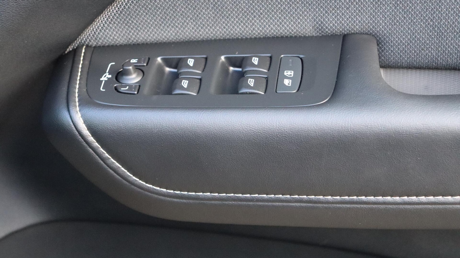 Used Volvo XC60 2025 for sale - 76327371: Photo 24
