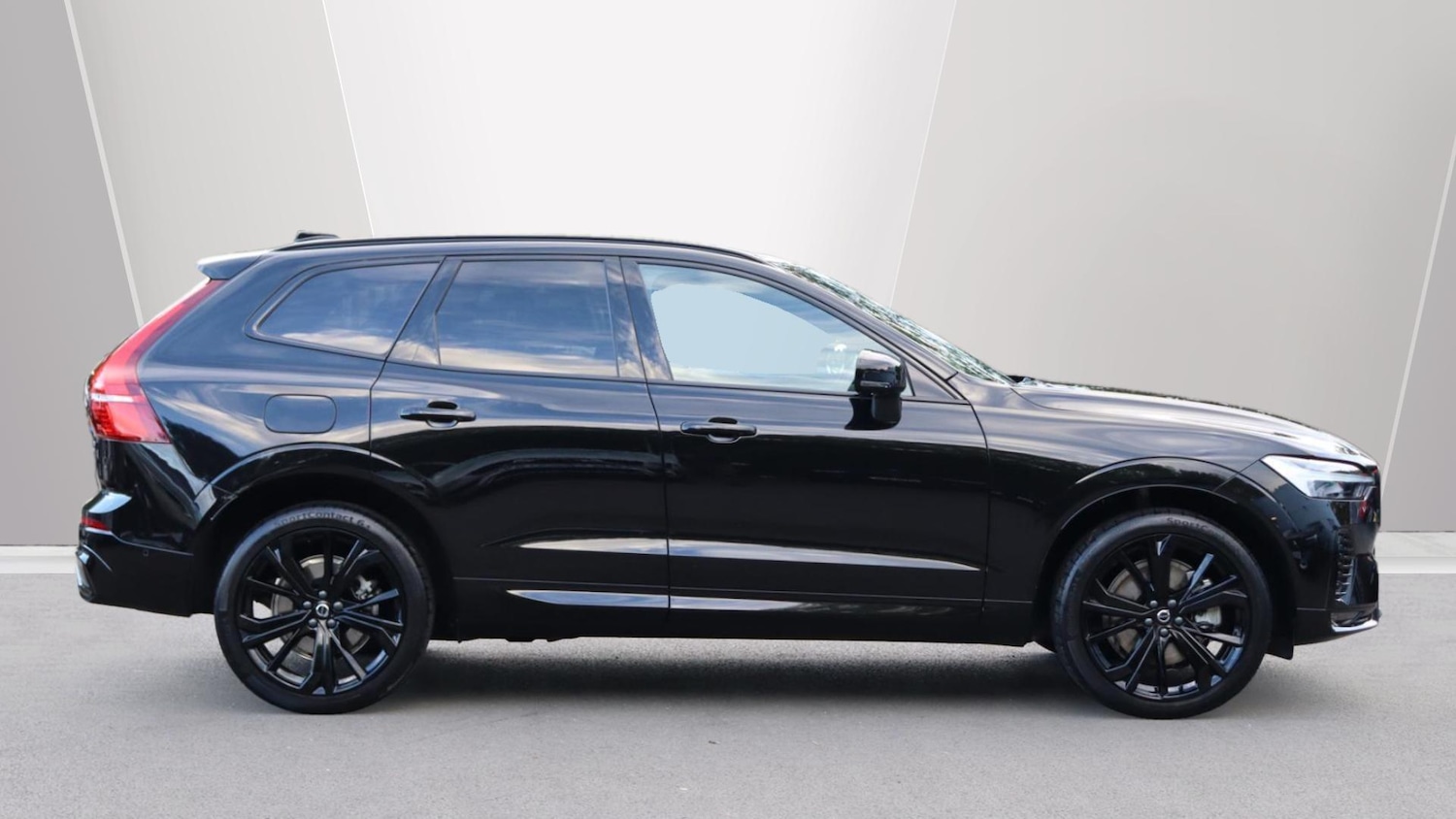 Used Volvo XC60 2025 for sale - 76327371: Photo 3