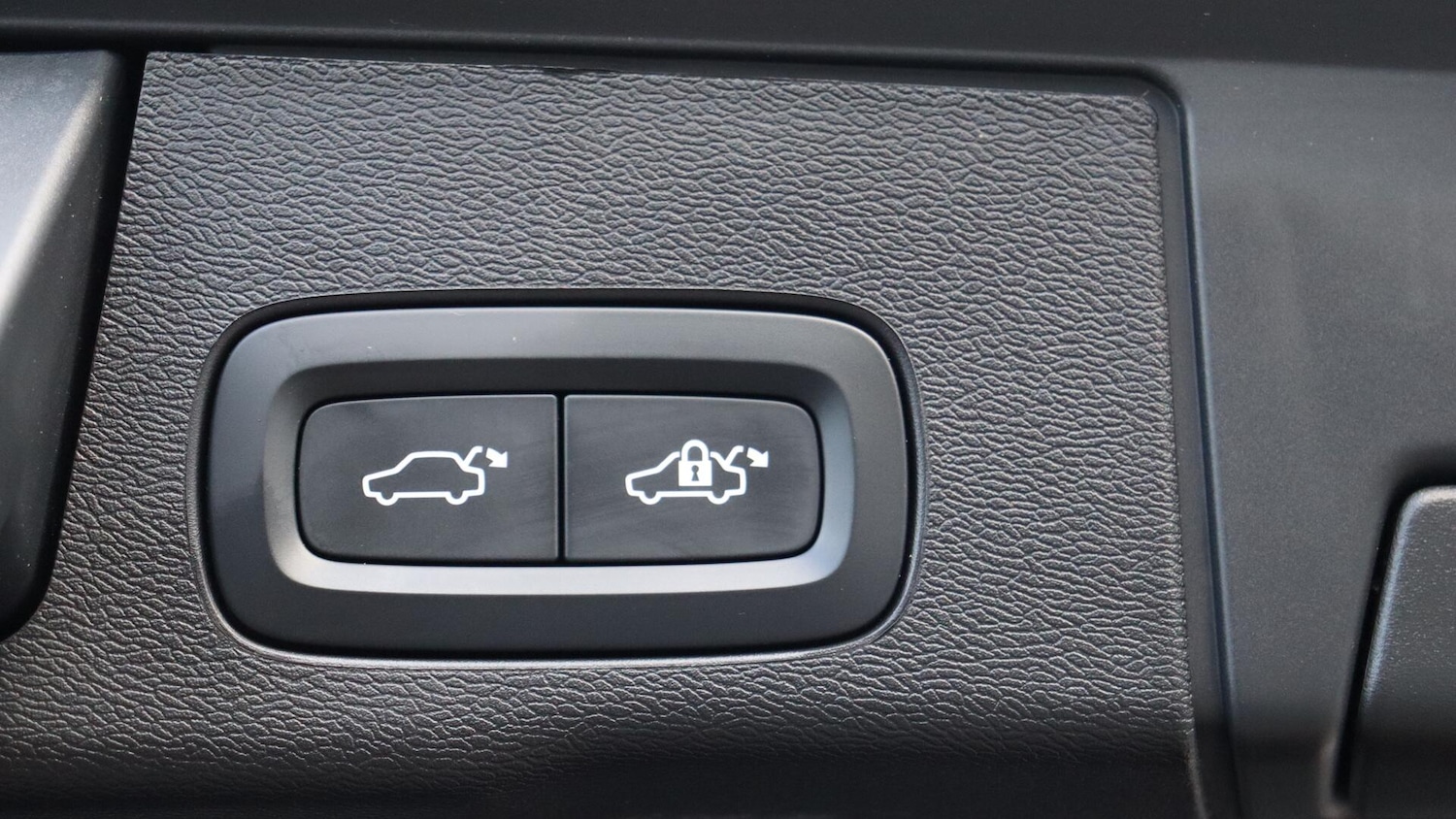 Used Volvo XC60 2025 for sale - 76327371: Photo 35