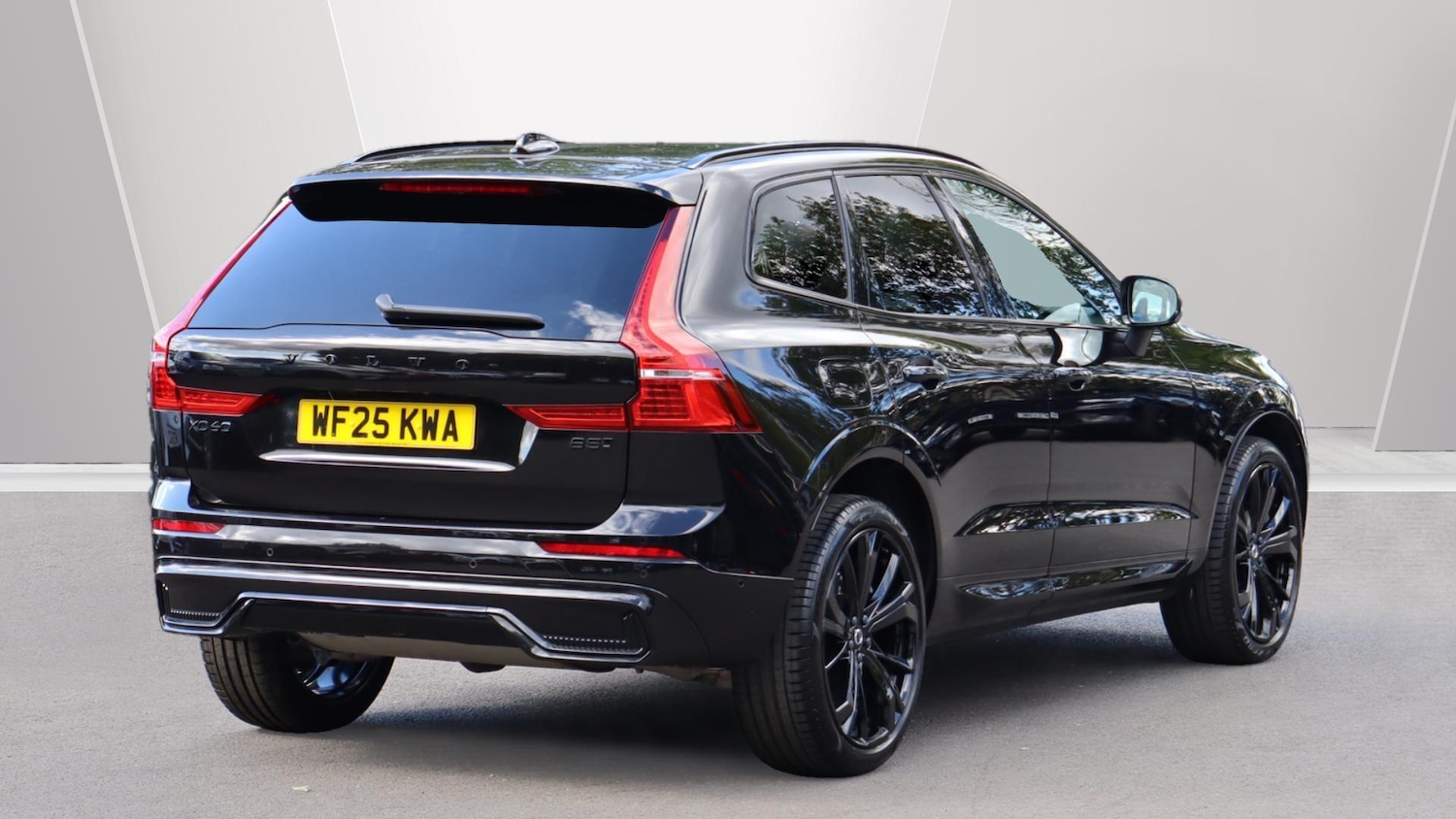 Used Volvo XC60 2025 for sale - 76360850: Photo 2