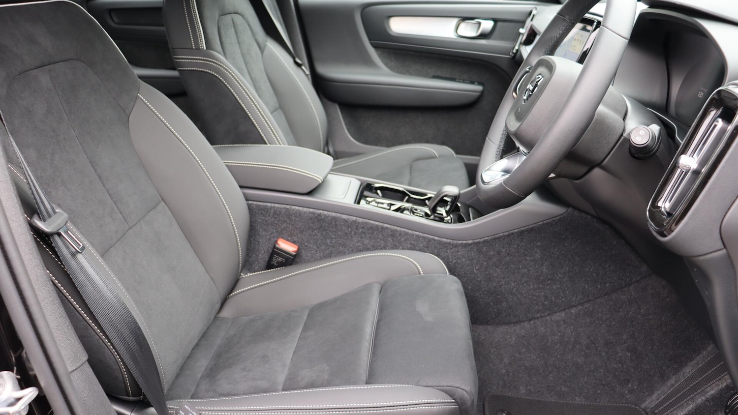 Used Volvo XC40 2025 for sale - 76121563: Photo 10