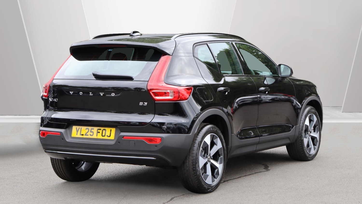 Used Volvo XC40 2025 for sale - 76121563: Photo 2