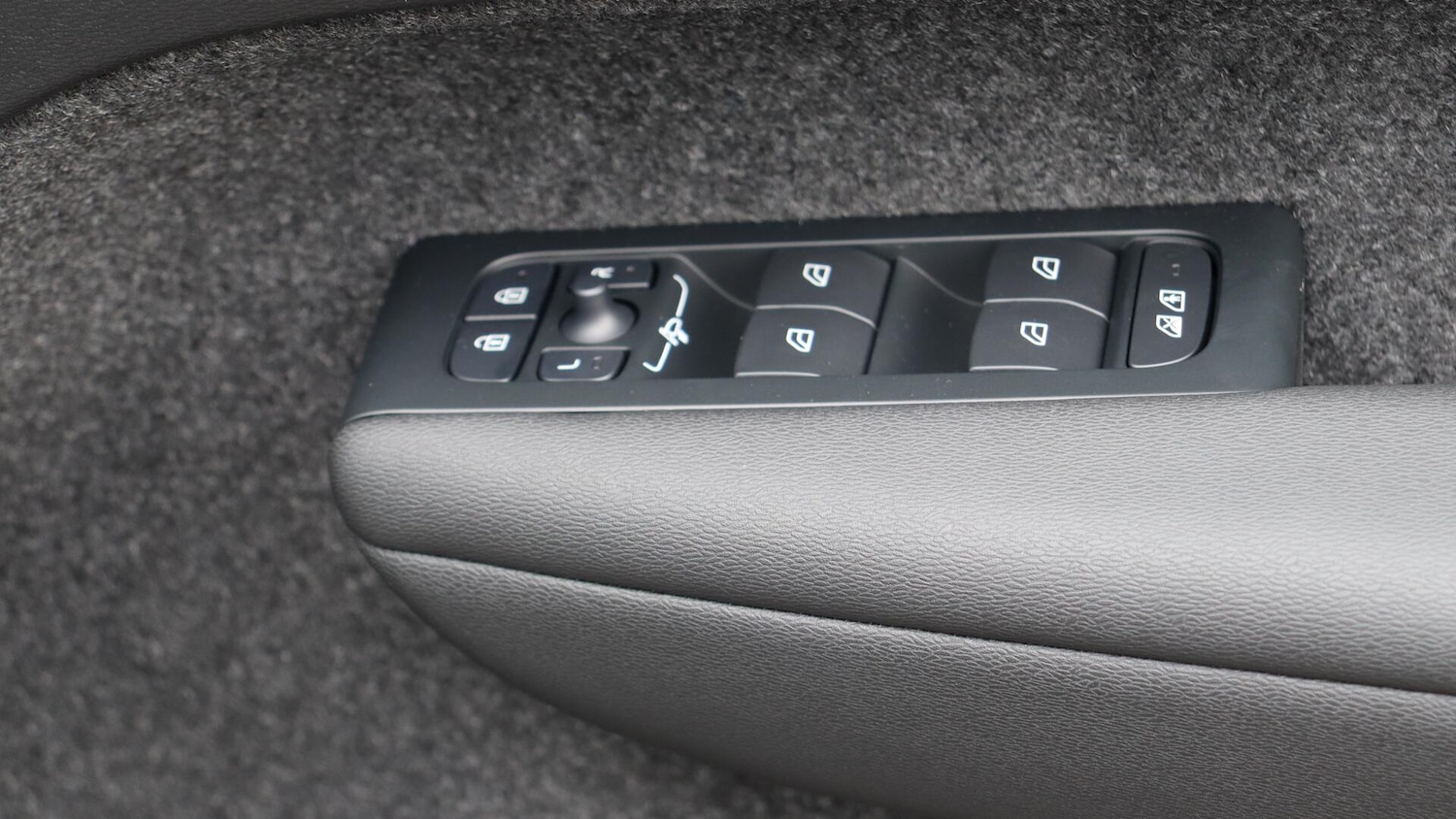 Used Volvo XC40 2025 for sale - 76121563: Photo 24