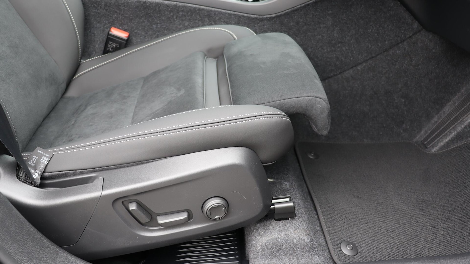 Used Volvo XC40 2025 for sale - 76121563: Photo 30