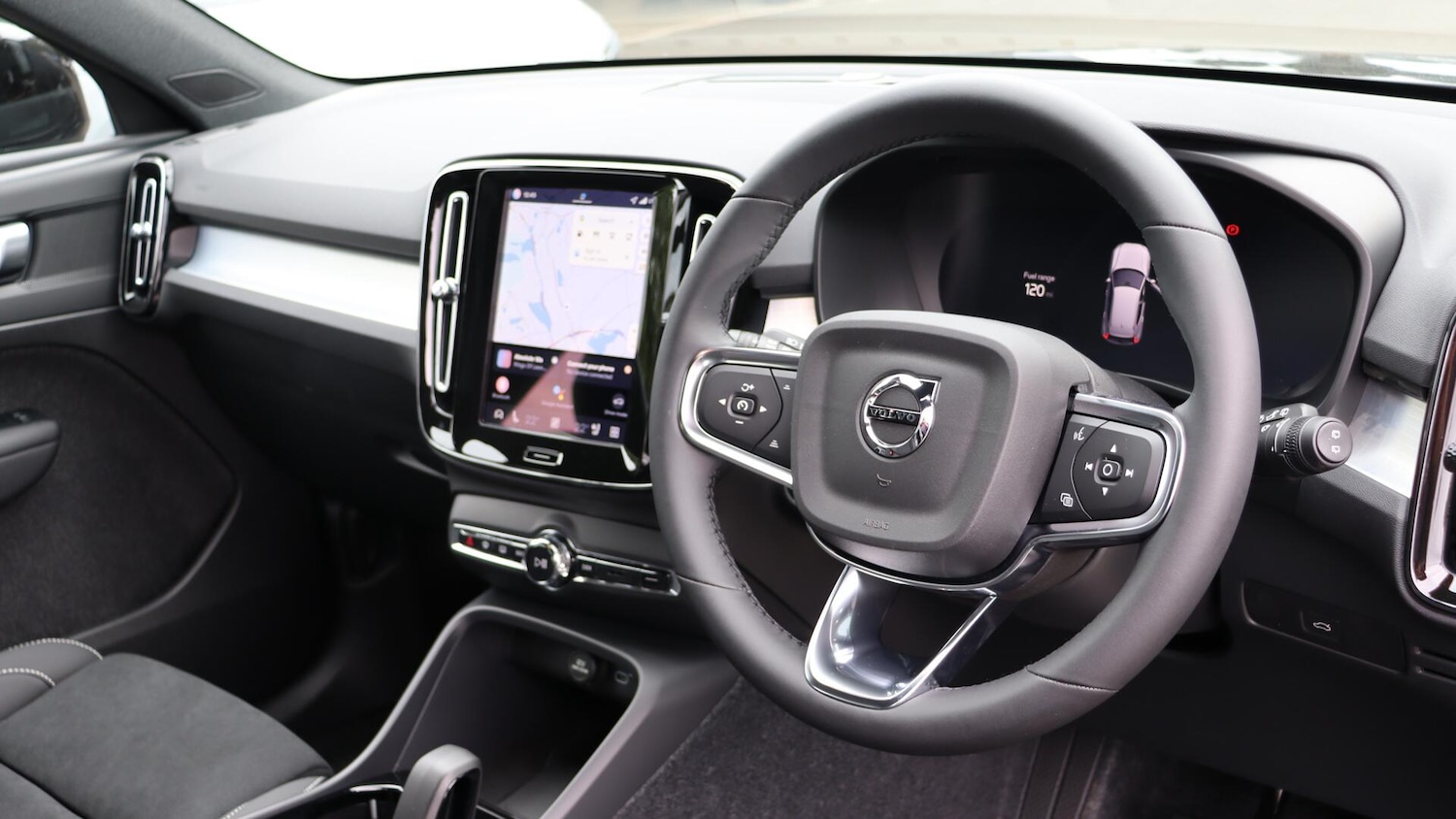 Used Volvo XC40 2025 for sale - 76121563: Photo 4