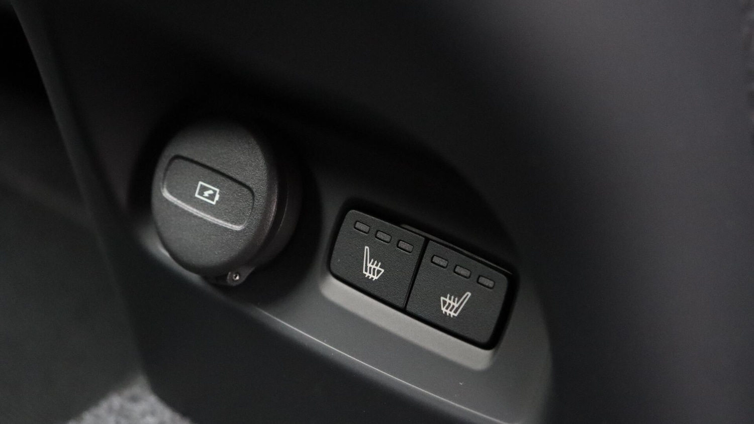 Used Volvo XC40 2025 for sale - 76121563: Photo 40