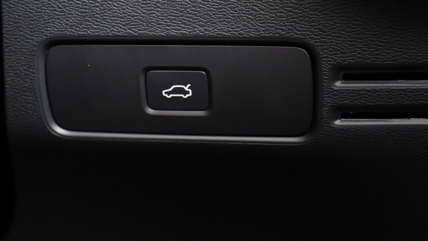 Used Volvo XC40 2025 for sale - 76121563: Photo 41