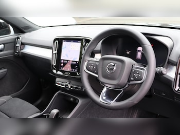 Used Volvo XC40 2025 for sale - 76121563: Photo