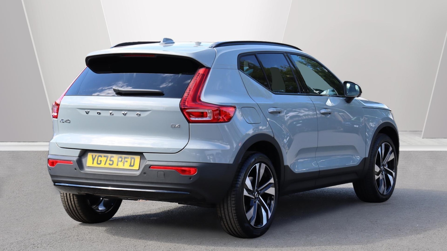 Used Volvo XC40 2025 for sale - 76336481: Photo 2