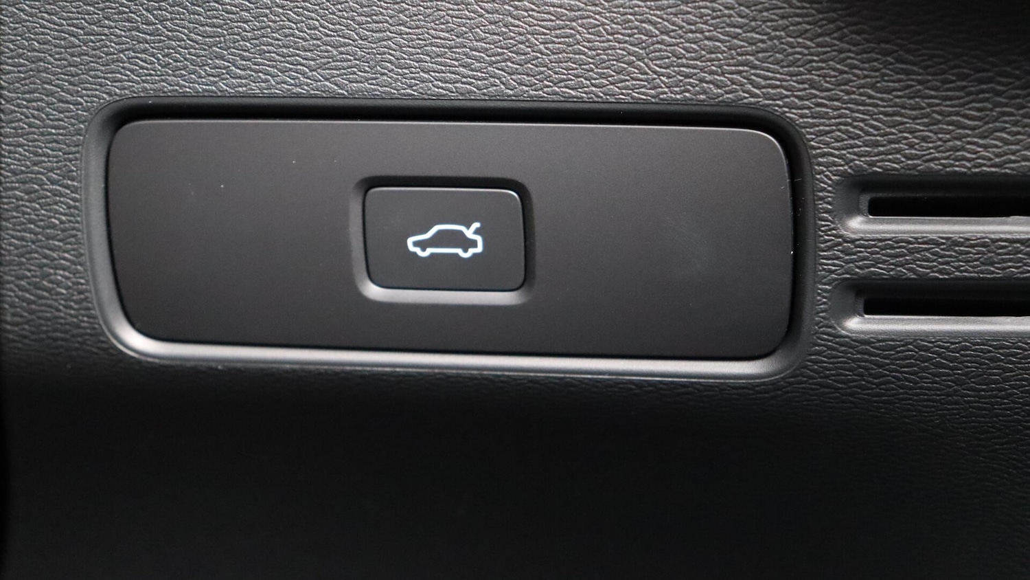 Used Volvo XC40 2025 for sale - 76336481: Photo 44