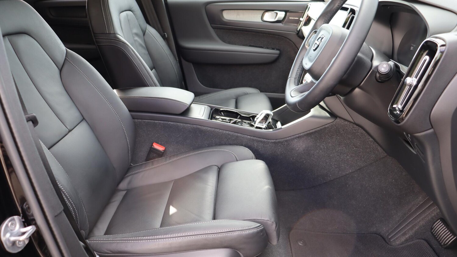 Used Volvo XC40 2023 for sale - 75989793: Photo 10