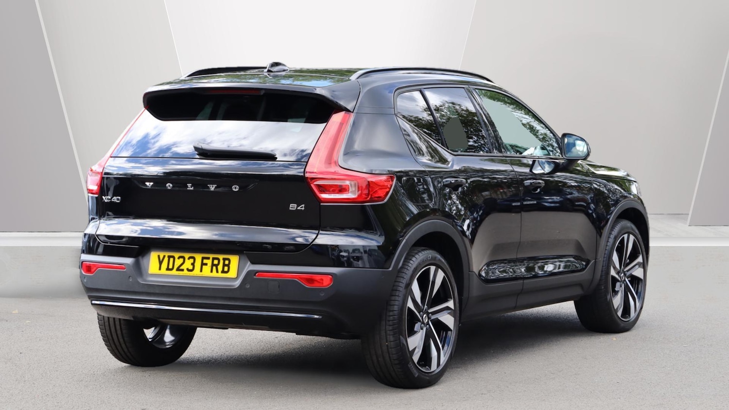 Used Volvo XC40 2023 for sale - 75989793: Photo 2