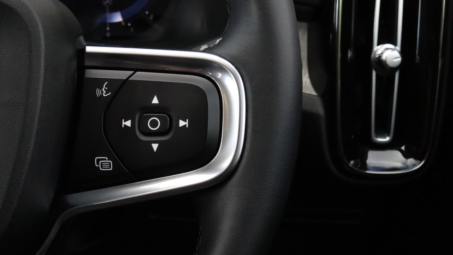 Used Volvo XC40 2023 for sale - 75989793: Photo 22