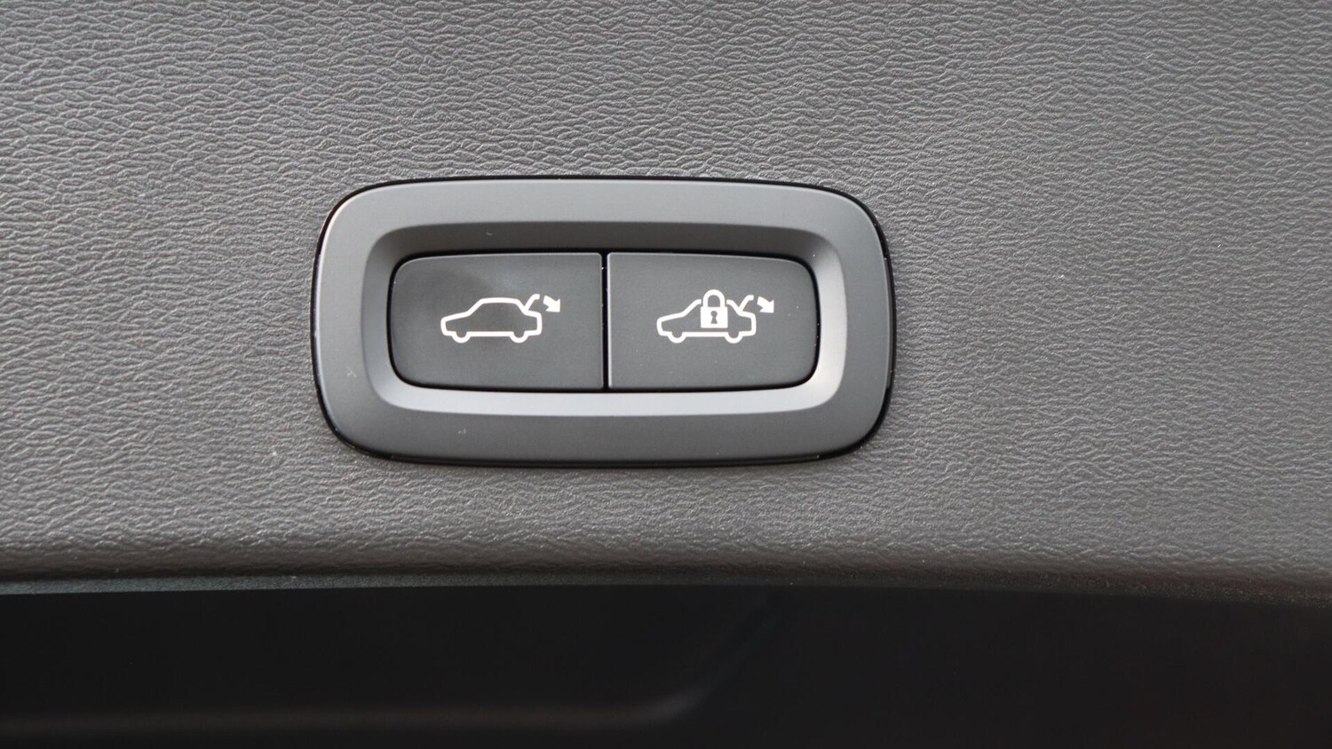 Used Volvo XC40 2023 for sale - 75989793: Photo 35