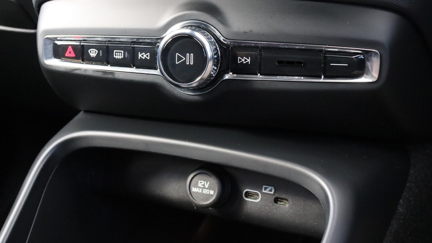 Used Volvo XC40 2023 for sale - 75989793: Photo 42
