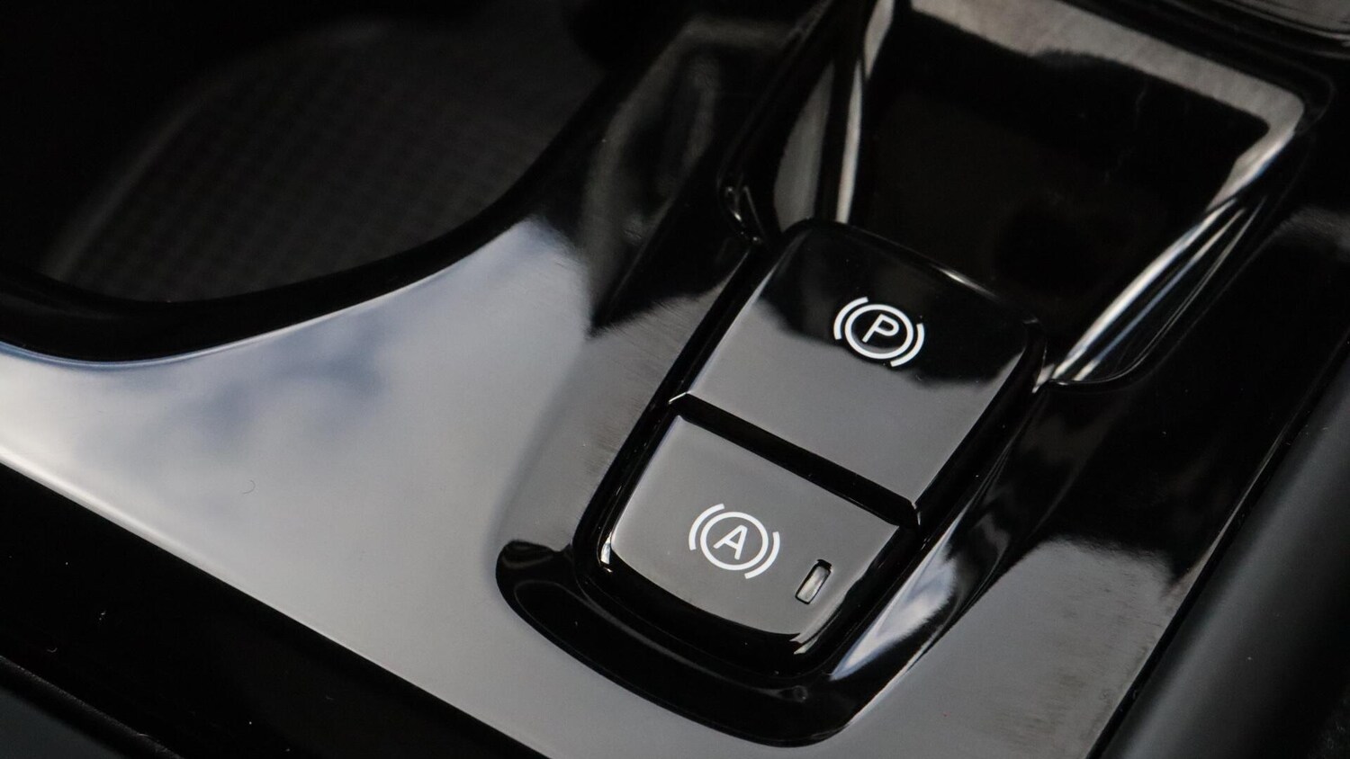 Used Volvo XC40 2023 for sale - 75989793: Photo 43