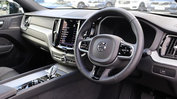 Used Volvo XC60 2025 for sale - 76214764: Photo 4