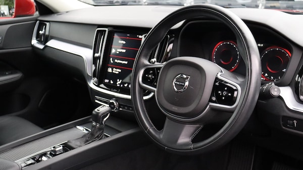 Used Volvo V60 2018 for sale - 76189445: Photo 4